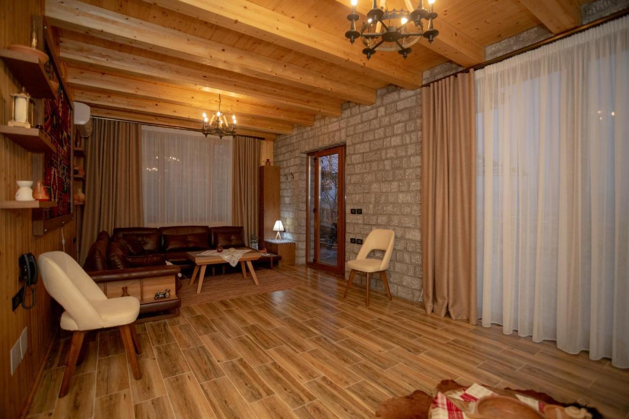 Hotel Old House à Canaj Extérieur photo